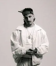 Adrián Mills