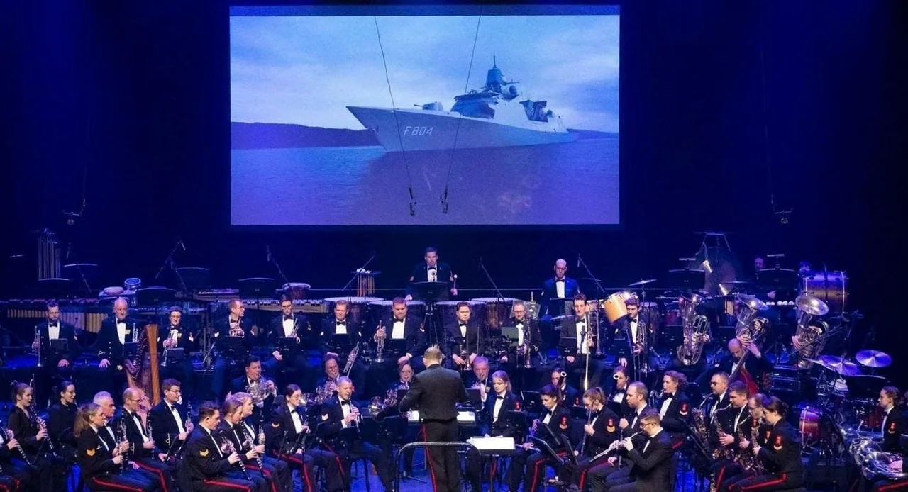 De Marinierskapel der Koninklijke Marine — background image