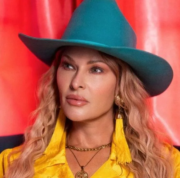 Elizabeth Cook