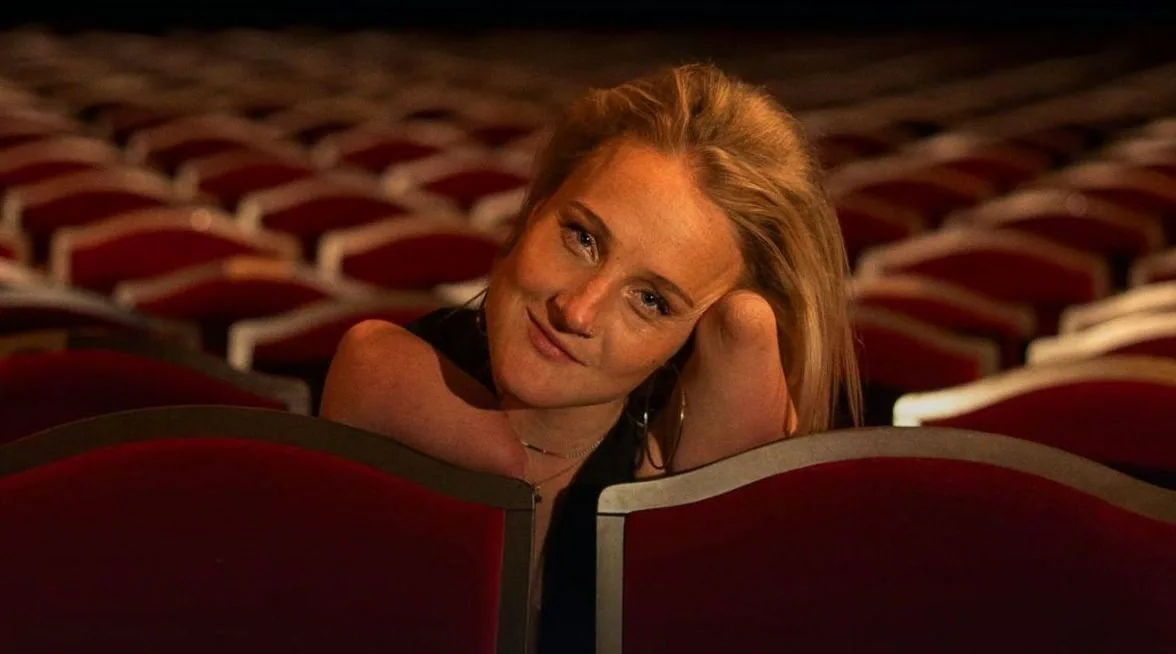 Eva Eikhout — background image