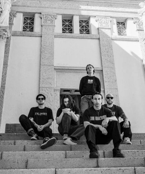 Foreign Hands — achtergrondafbeelding