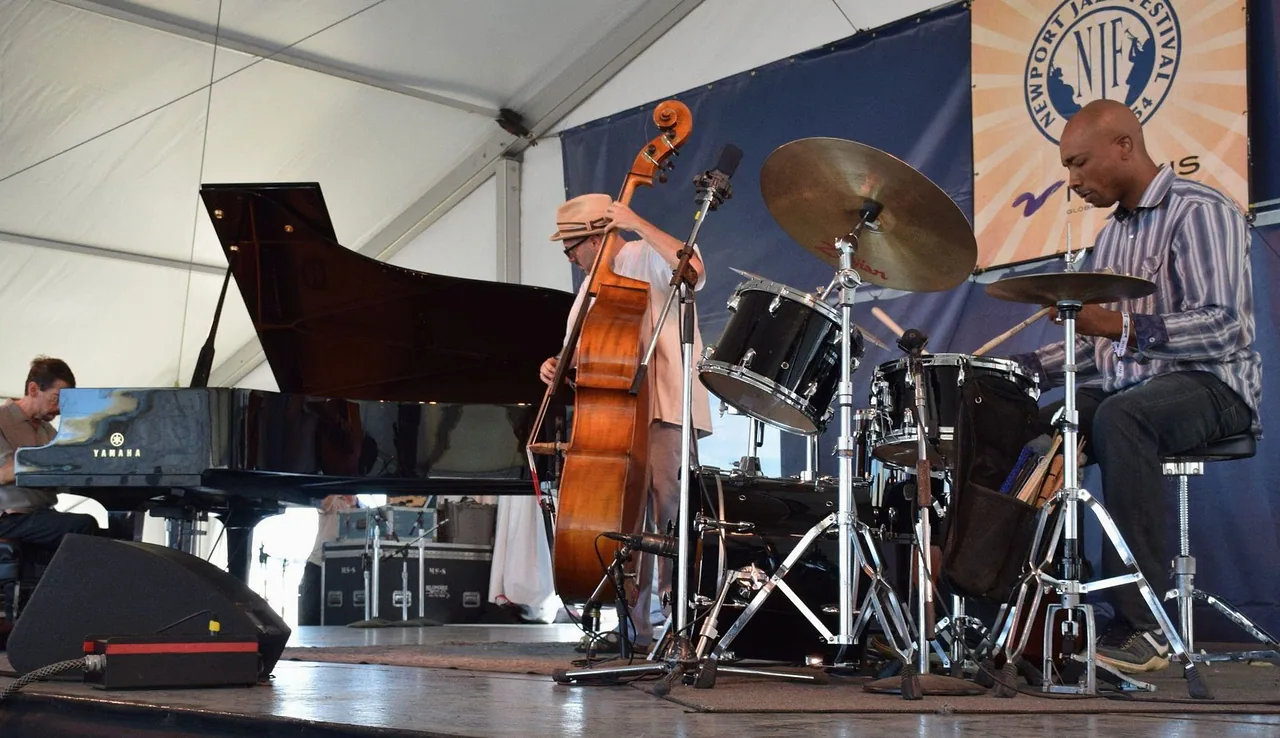Fred Hersch Trio — background image