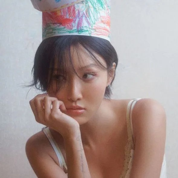 HWASA — background image