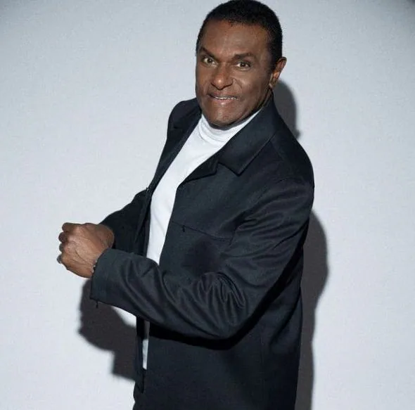 Jose Alberto "El Canario" — background image