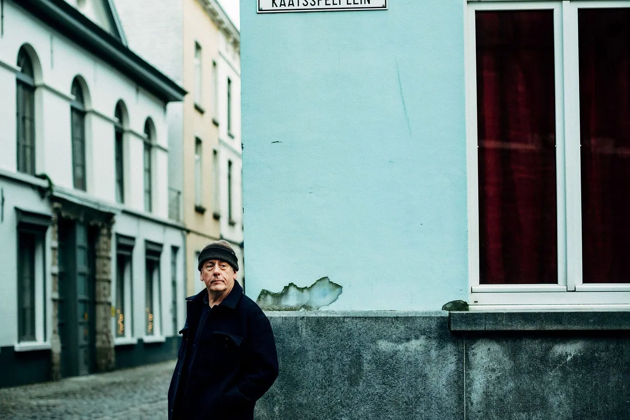 Luka Bloom — background image