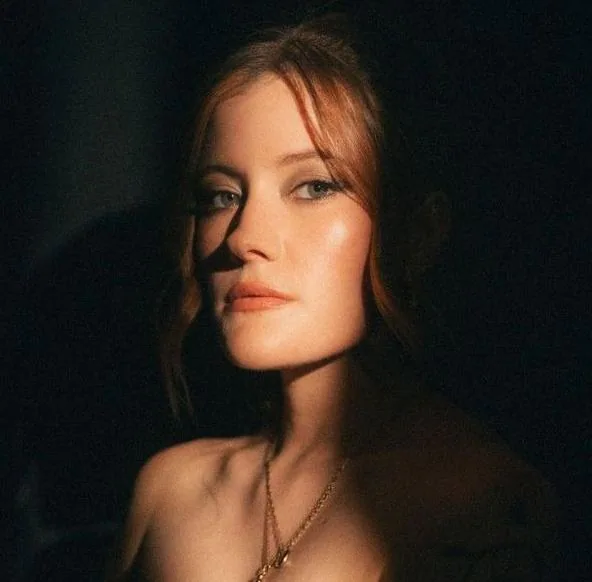 Madeline Juno — background image