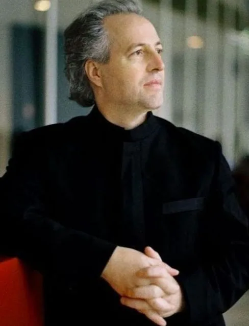 Manfred Honeck — background image