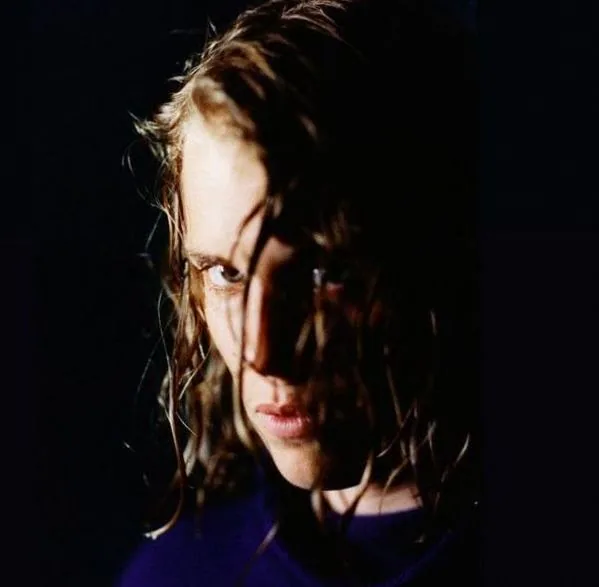 Marika Hackman — background image