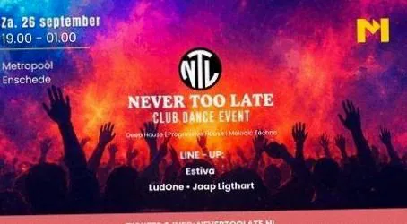 Never Too Late — achtergrondafbeelding