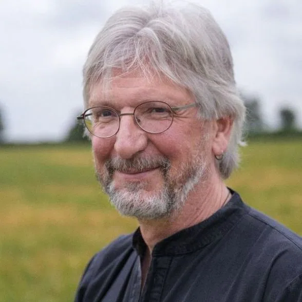 Nicholas Hooper — achtergrondafbeelding