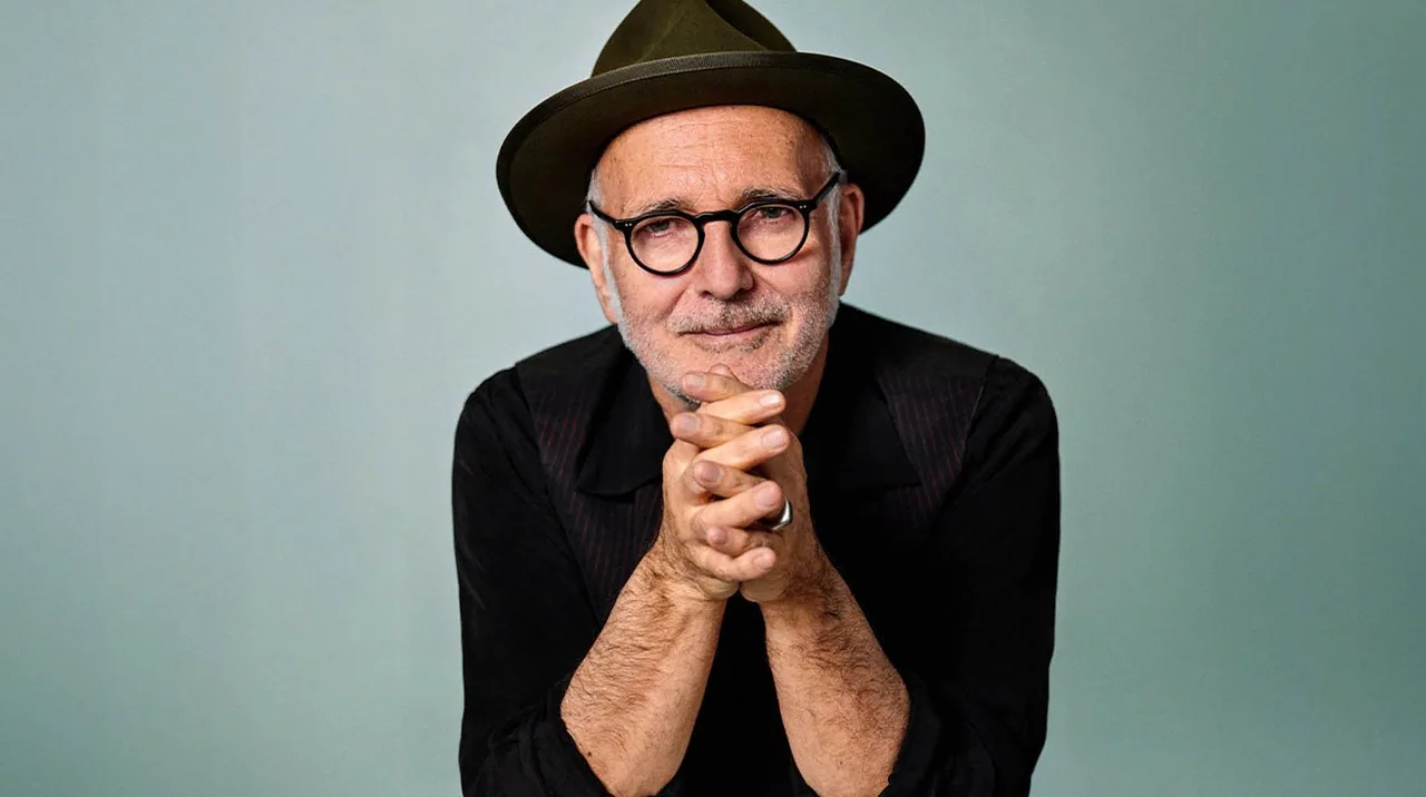 Onder Einaudi's Vleugels — achtergrondafbeelding