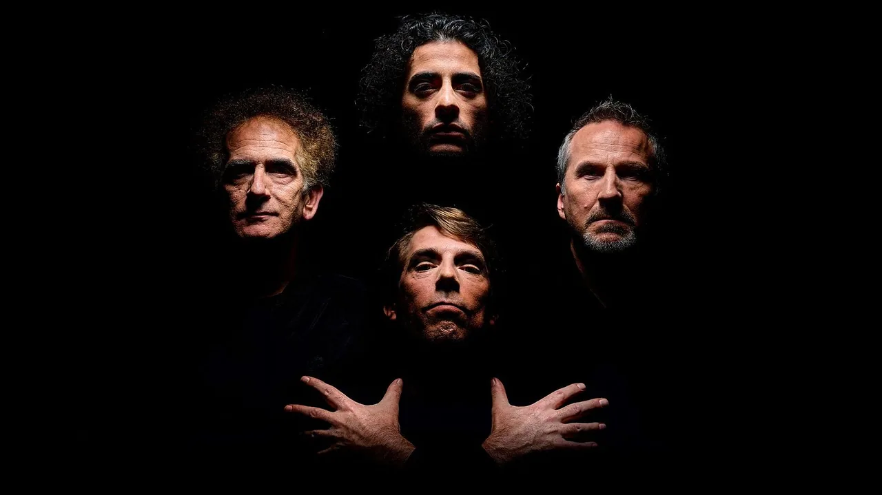 Queen Must Go On — achtergrondafbeelding