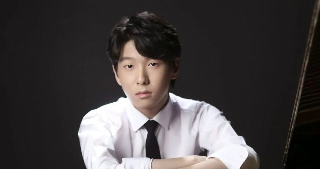 Saehyun Kim — background image