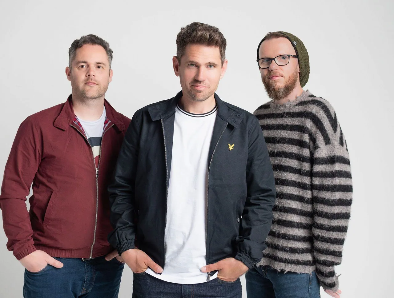 Scouting for Girls — background image
