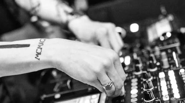 Skream & Benga — achtergrondafbeelding
