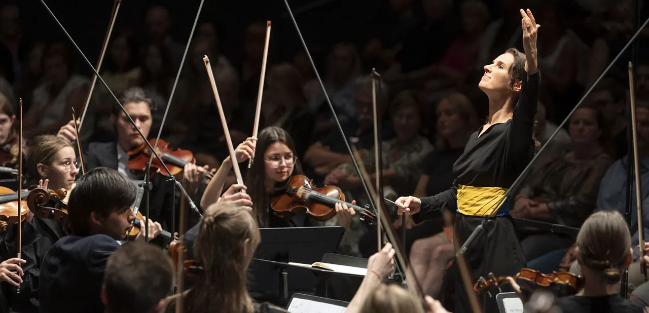 Youth Symphony Orchestra of Ukraine — background image