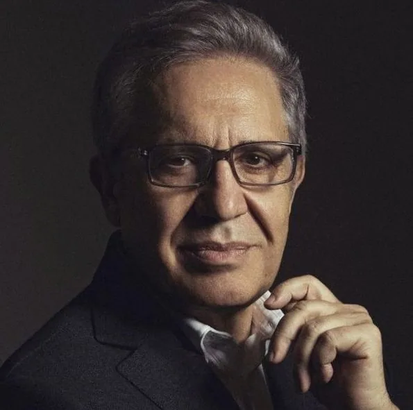 Zülfü Livaneli — background image