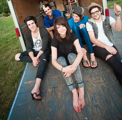 We Are the In Crowd — foto 2