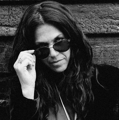 Sari Schorr — photo 1