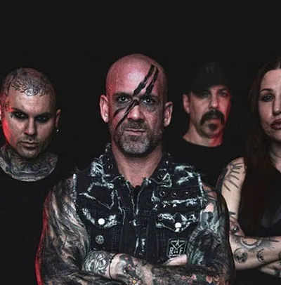 Bleeding Through — foto 1