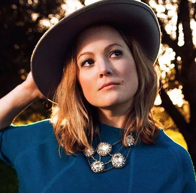Sara Watkins — foto 2