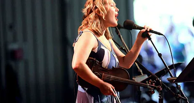 Sara Watkins — foto 5