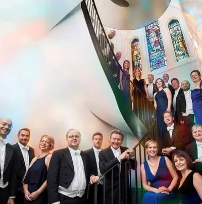 The Sixteen — photo 1