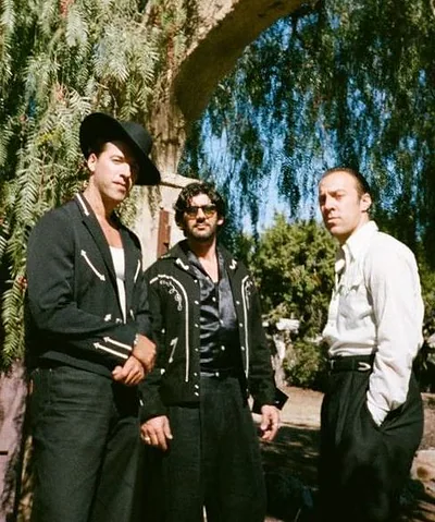 LA LOM — foto 1
