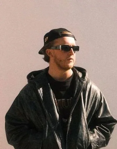 Max Dean — photo 1