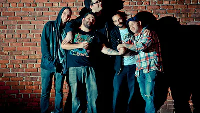 Iron Chic — foto 2