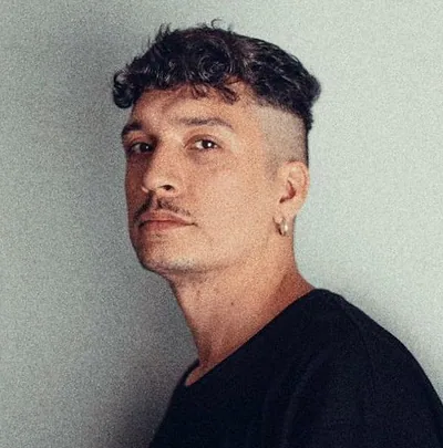 Adrian Hour — foto 1