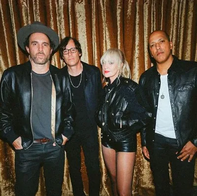 Metric — foto 1