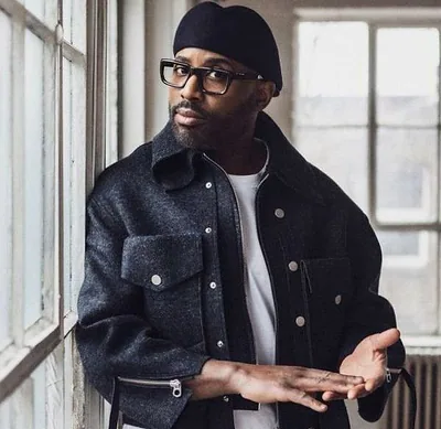 Alexis Ffrench — foto 1