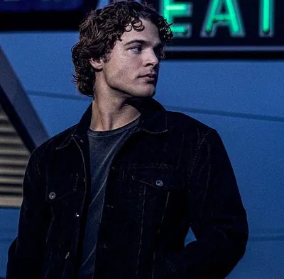 Max McNown — foto 1