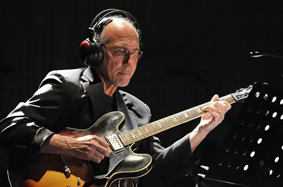 Larry Carlton — photo 1