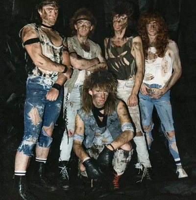 Satan — foto 2