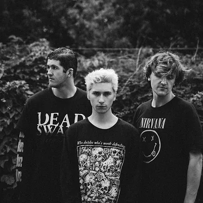 Holding Absence — photo 4