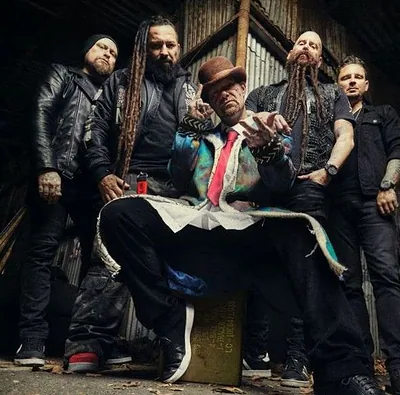 Five Finger Death Punch — foto 1