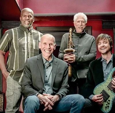 Yellowjackets — foto 1