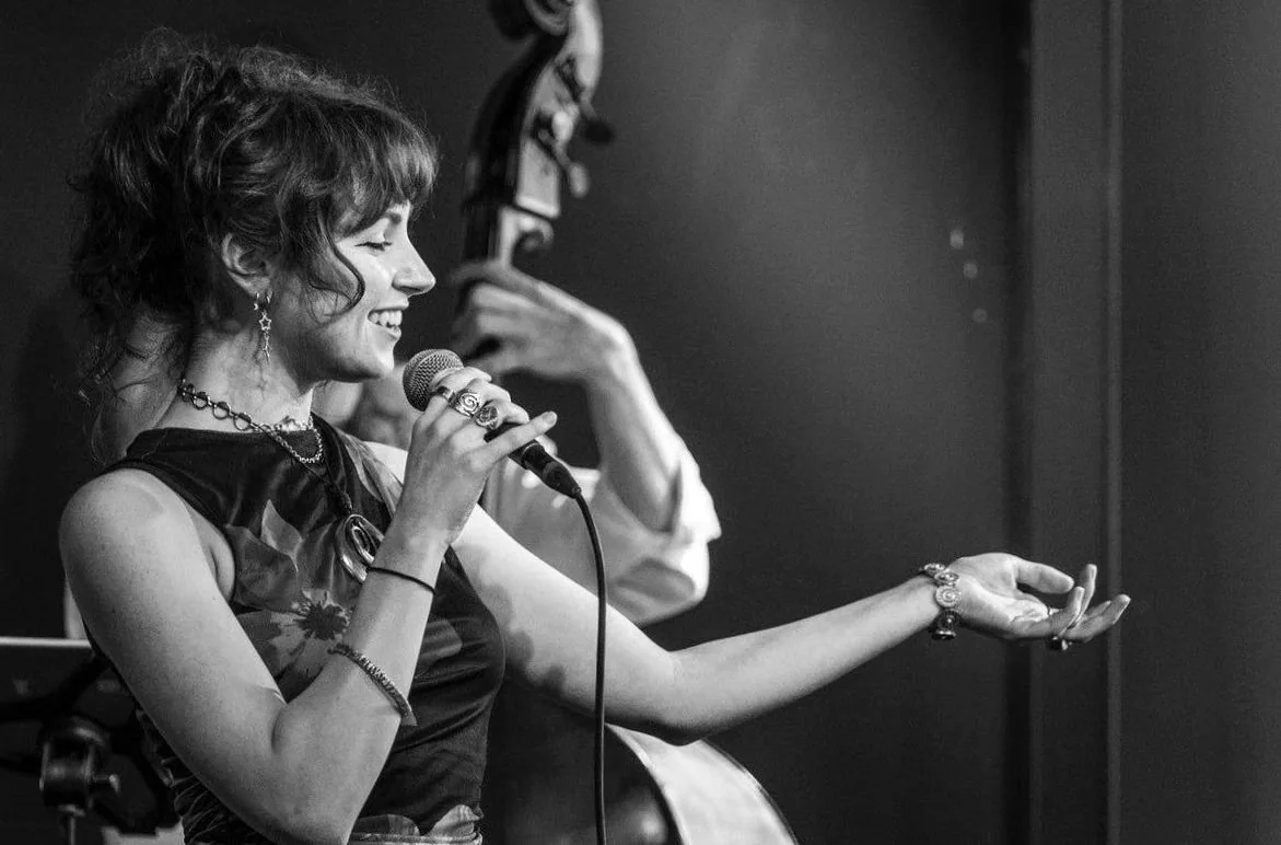 Iris Jenster Group — achtergrondafbeelding