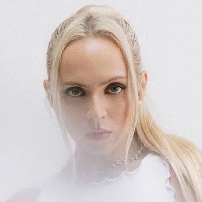 Madilyn Bailey — photo 1