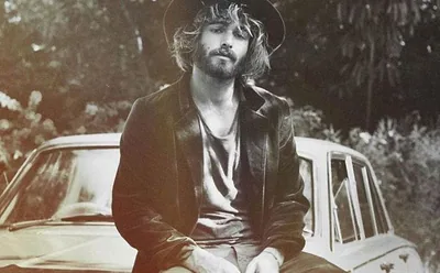 Angus Stone — foto 1