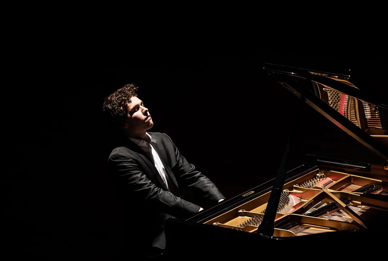 Nikola Meeuwsen — achtergrondafbeelding