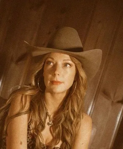 Kaitlin Butts — foto 1