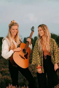 Anouk & Yora