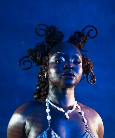Lizzie Berchie — foto 1