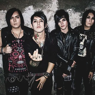 Beyond Unbroken — foto 2