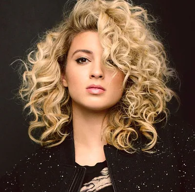 Tori Kelly — photo 1