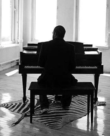 Dwele — foto 1