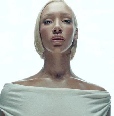 Naomi Sharon — foto 1